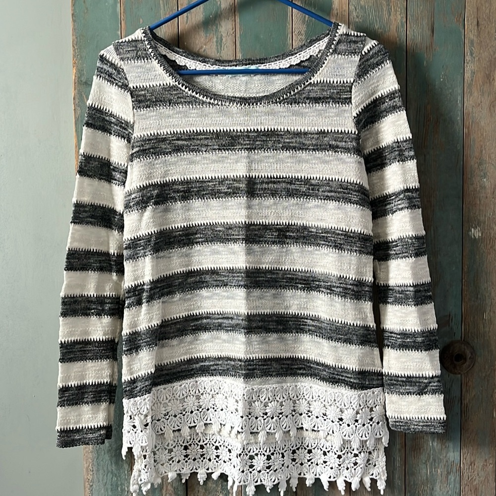 Maurice women’s small long sleeve lightweight sweater